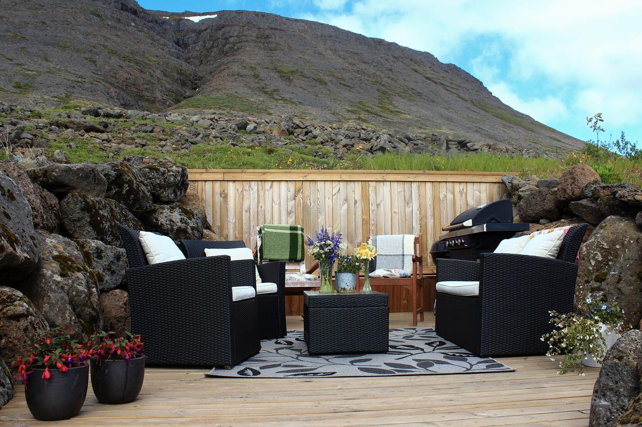 Guesthouse Stekkabol Patreksfjordur Екстериор снимка